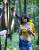 Lara_Masier_Bare_in_the_Russian_Woods